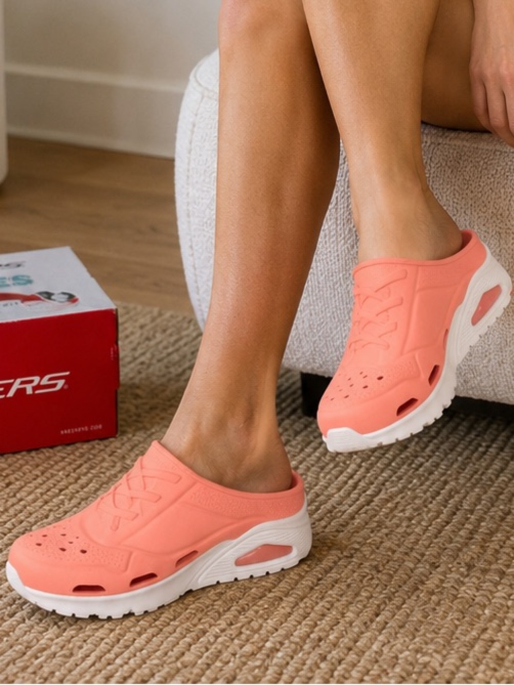 NWT Skechers Women's Foamies Arch Fit Uno-to The Max Clog, Peach
